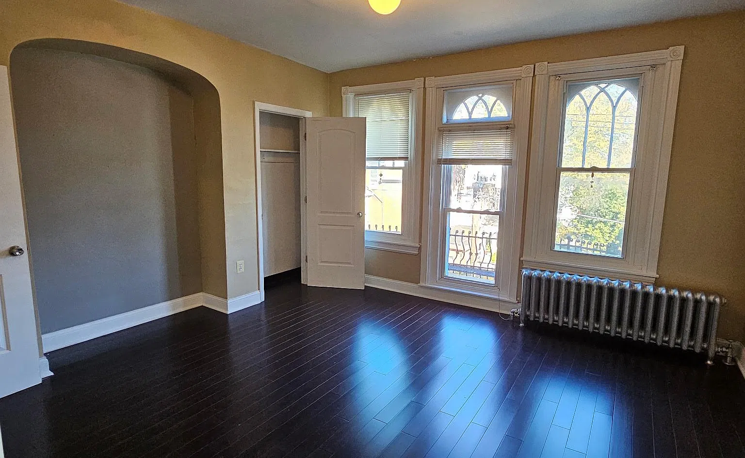 2 bed, 1.0 bath, 2475 sqft, $1,450 — Photo 1