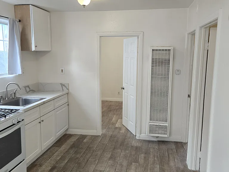 18A E 56th St #18A — Photo 7