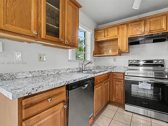 3rd image of 6201 NW 9th Ct