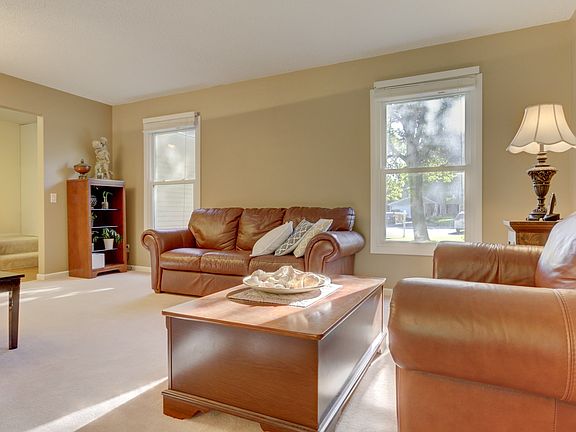 5th image of 3505 Urbandale Ln N