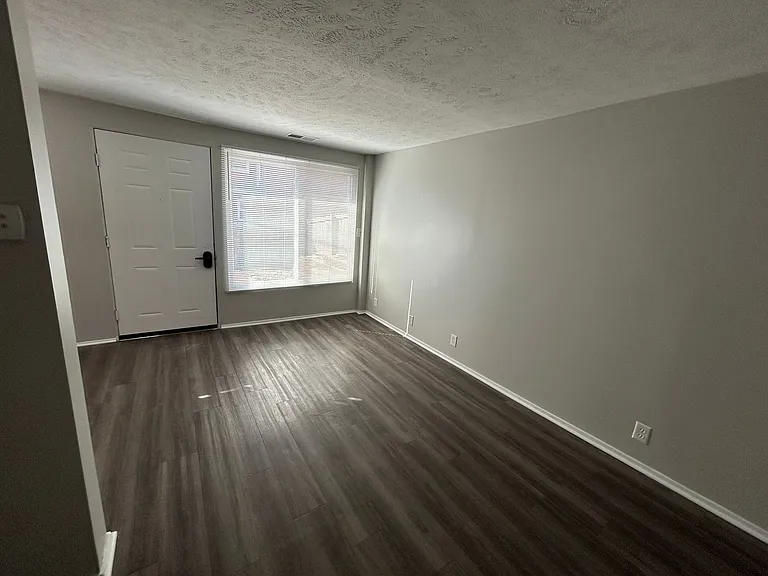 806 W 23rd Ave #18 — Photo 3