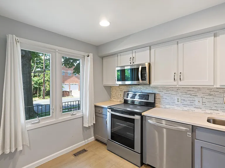 929 S Taylor St — Photo 4