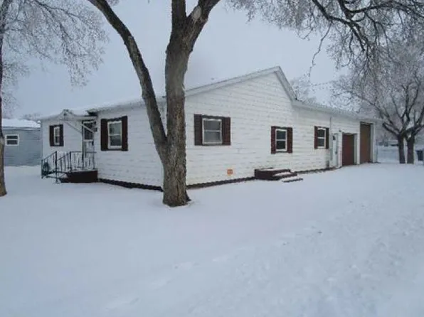 322 S 2nd St W, Baker, MT 59313