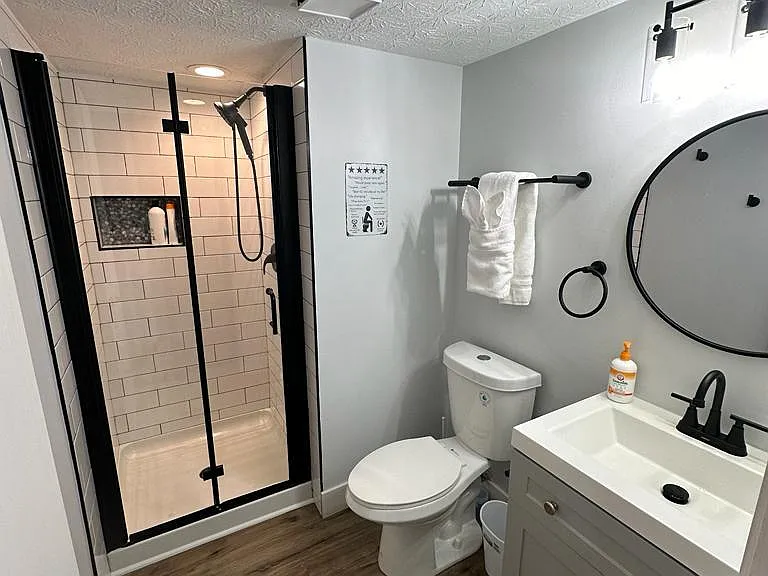 8640 Wilmette Ct — Photo 26
