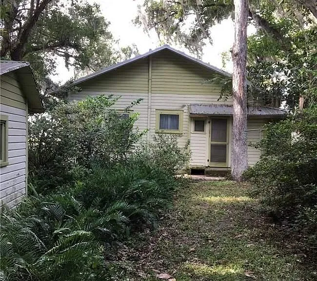 310 E Noble Ave — Photo 2
