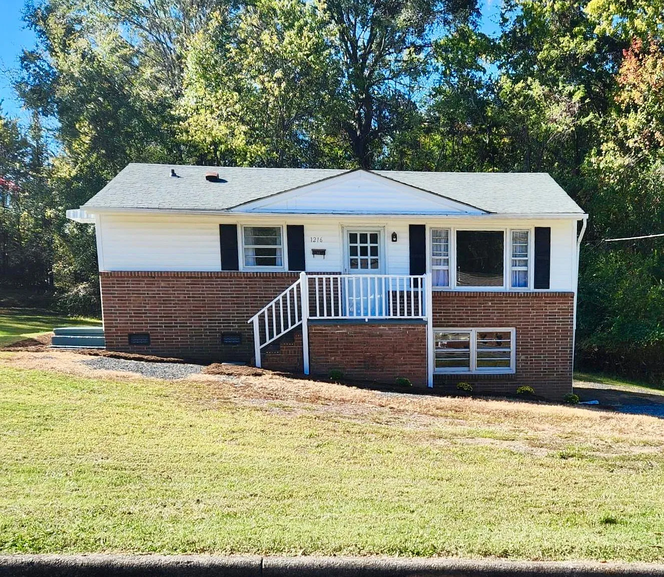 3 bed, 1222 sqft, $1,425 — Photo 1