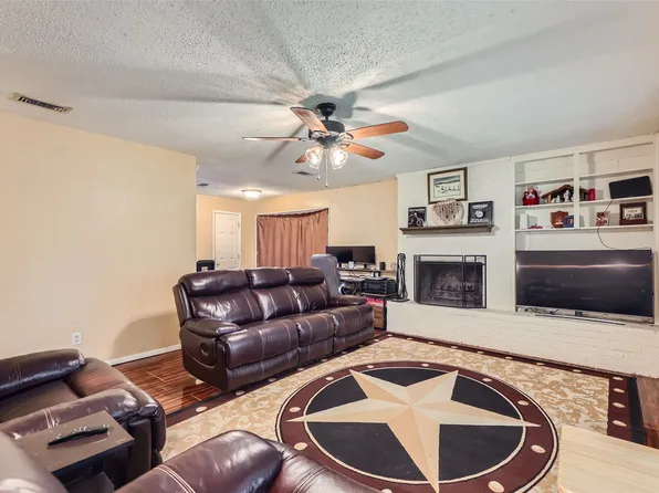508 Mesa Ct, Saginaw, TX 76179