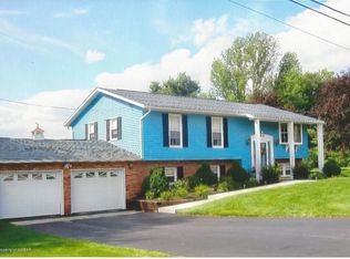 24 Robbins Rd, Dallas, PA 18612