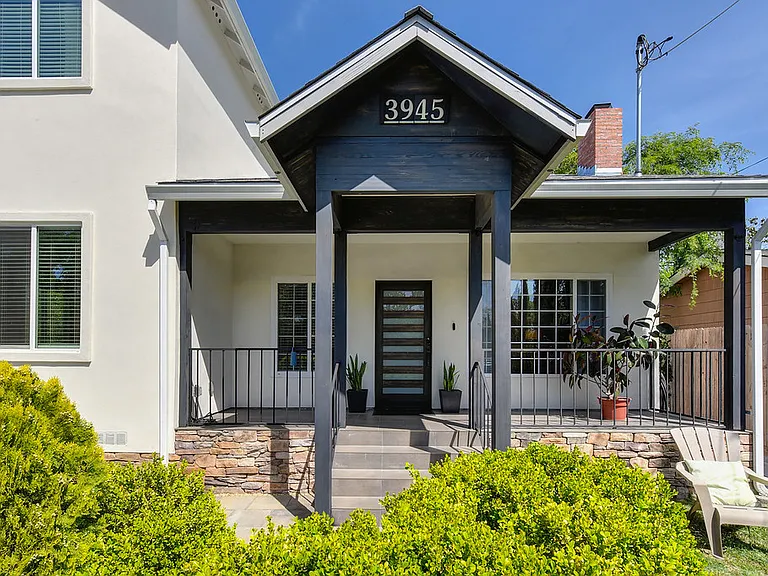 3945 Orange Grove Ave — Photo 2