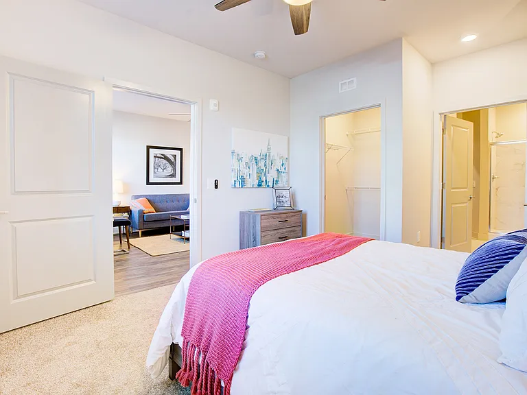 Midtown Row Apartments — Photo 17