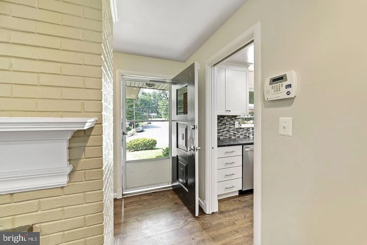 4 bed, 3.0 bath, 1328 sqft, $4,750 — Photo 3