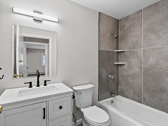 4th image of 435 Oaklawn Ave Unit 324-L