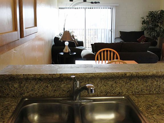 3rd image of 931 N Euclid Ave #204