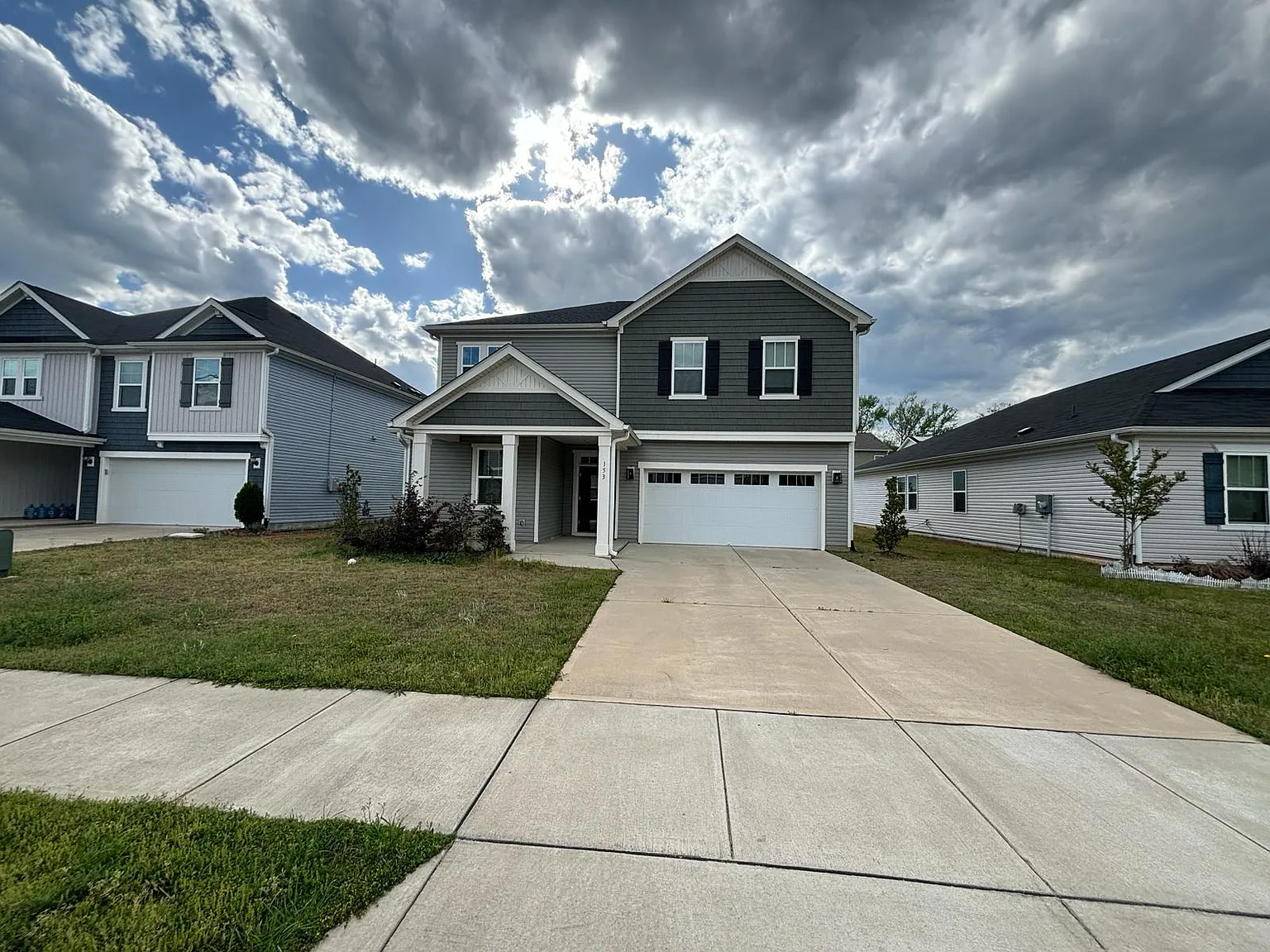 4 bed, 2381 sqft, $2,249 — Photo 3