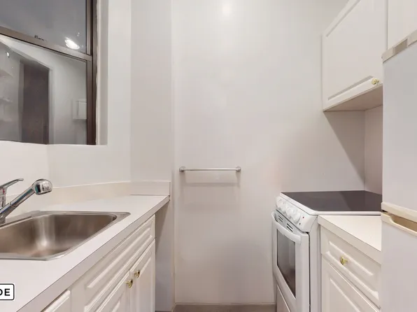 335 East 92nd Street image 4 of 7