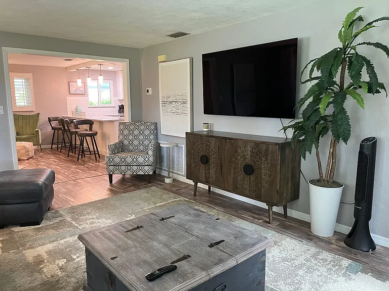 4517 Saxon Dr — Photo 5