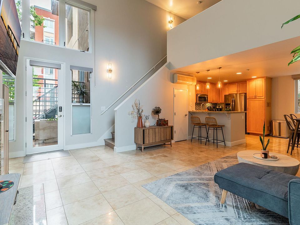 1st image of 1918 Columbia St Unit 3