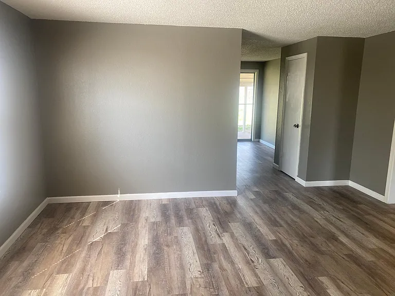 2516 NE Dearborn Ave #1 — Photo 6