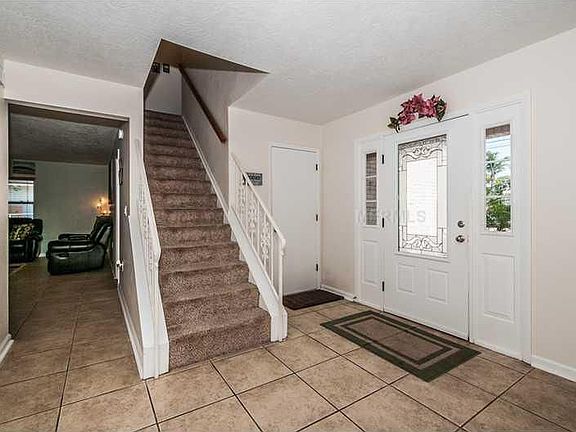 3rd image of 6 Oak Ave