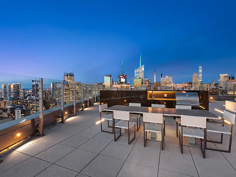 42 W 33rd St #2C — Photo 11