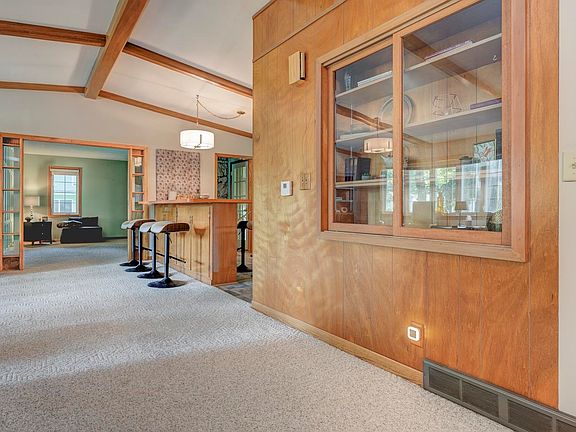 4th image of 804 Fargo Ave