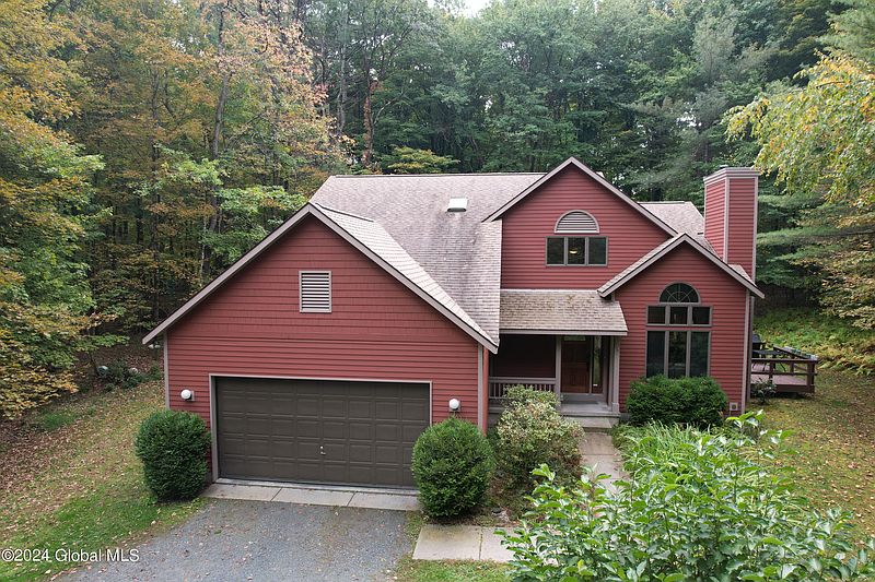 2nd image of 9 Pond Hollow Road