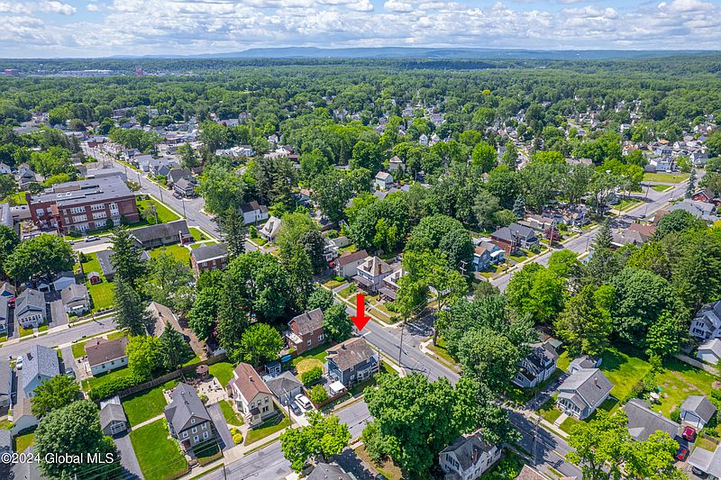 2nd image of 68 Sacandaga Road