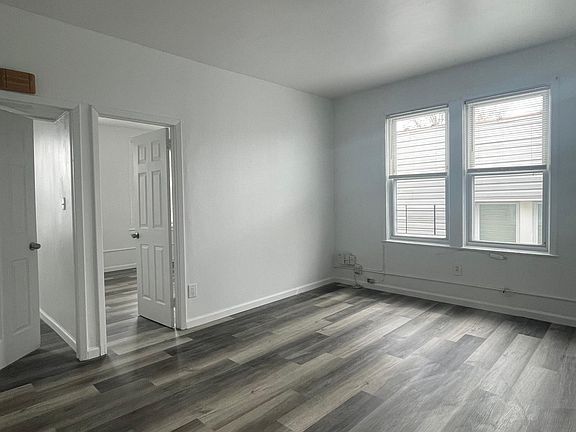 5th image of 2982 Lawton Ave #2