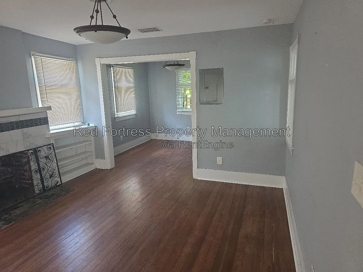 3 bed, 1.0 bath, $1,299 — Photo 2