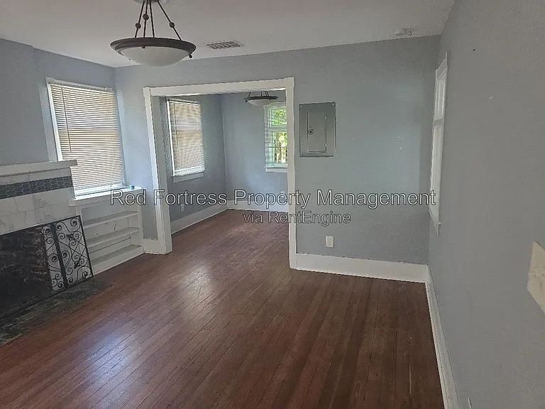 1609 Poinsettia Ave — Photo 2