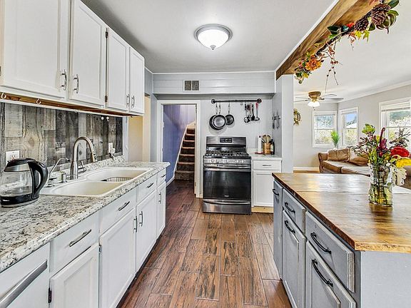 5th image of 141 Oak Knoll Dr