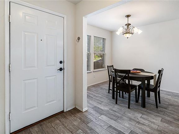 4th image of 1601 Briarhaven Way