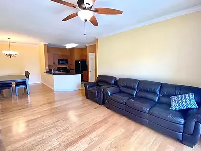 2 bed, 983 sqft, $2,100 — Photo 4