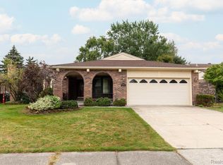 45281 Indian Creek Dr, Canton, MI
