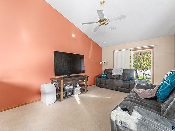 5th image of 1807 E 57th St