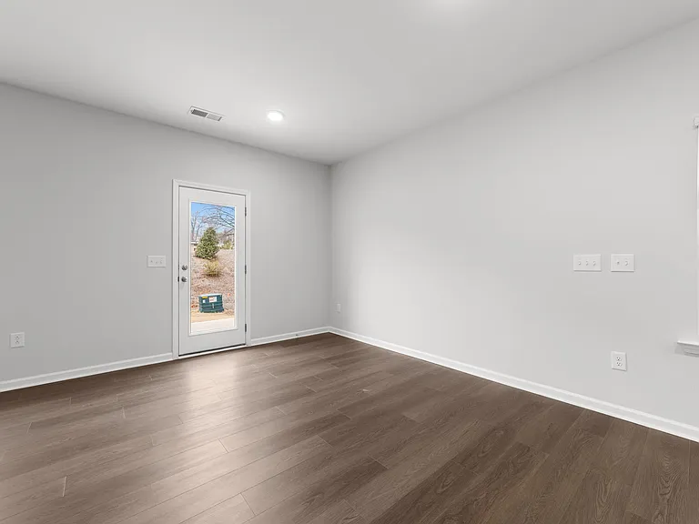 2108 Regal Dr — Photo 9