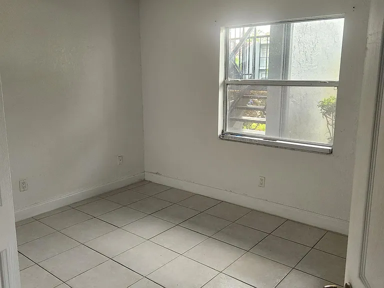2835 Somerset Park Dr #102 — Photo 10
