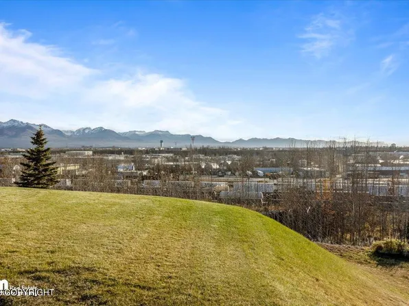 1580 Northbluff Dr, Anchorage, AK 99501