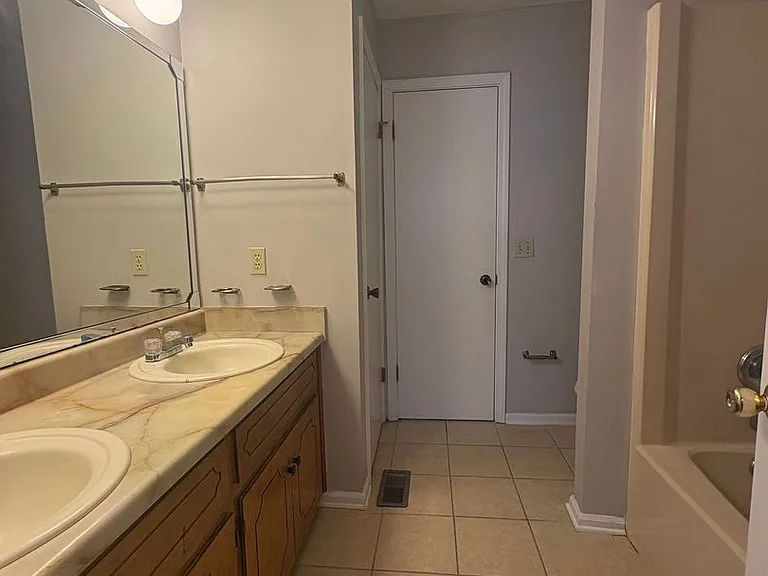 228 Edith Way — Photo 20