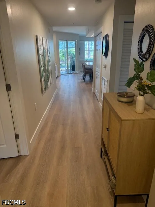 2 bed, 2.0 bath, 1242 sqft, $5,800 — Photo 3