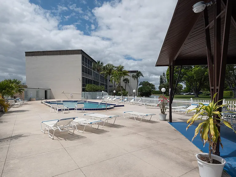 896 N Federal Hwy #527 — Photo 32