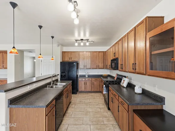 6783 S Thimbleberry Rd, Tucson, AZ 85756