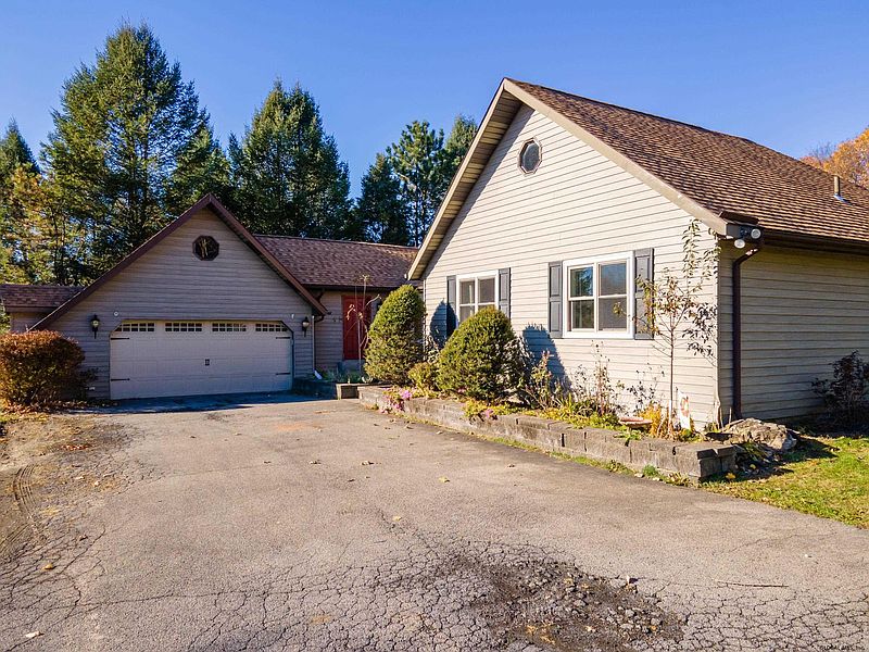 4th image of 20 MARY VIEW Drive