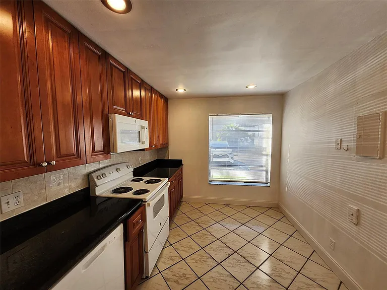 9421 NW 15th St #234 — Photo 10