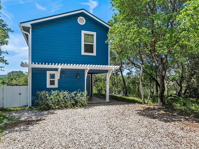 150 Shady Bluff Dr — Photo 1