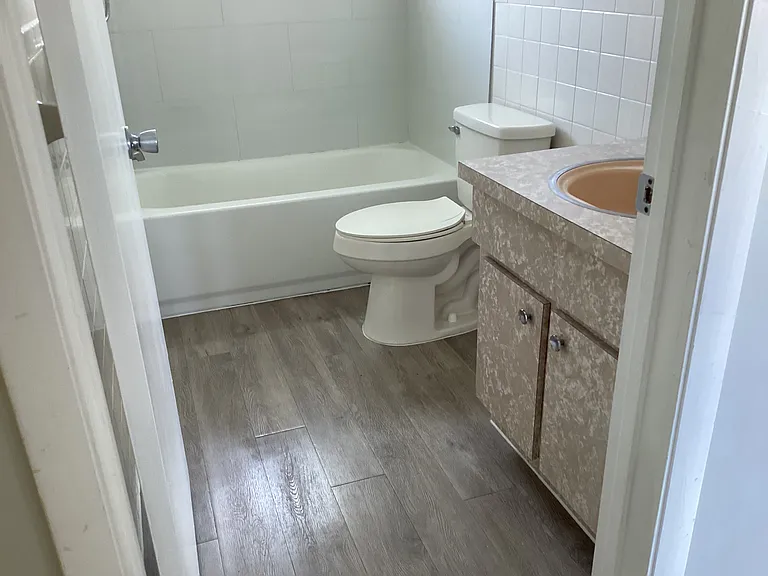 202 S Jackson St — Photo 14