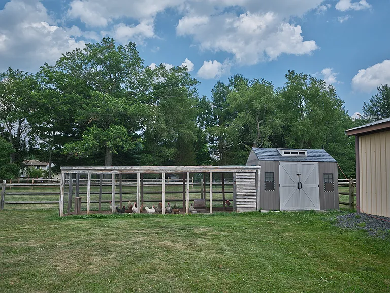 815 Clawson Ave — Photo 36