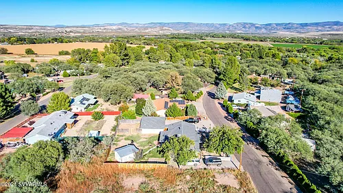 552 E Lamarcia Dr Photo 1