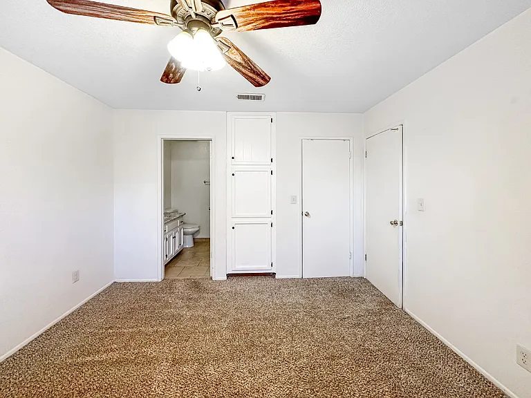 940 W Graaf Ave #B — Photo 7