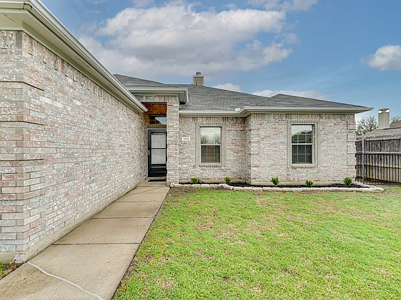 3rd image of 102 Paloma Cir